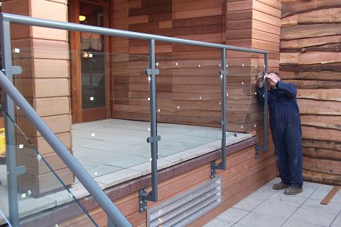 handrail-dda-welding-glass